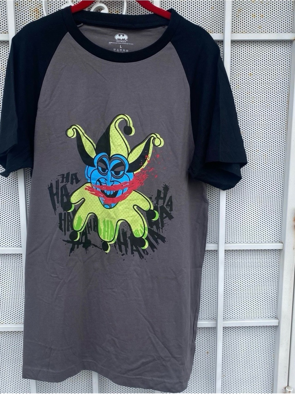 DC Comics Mens Large Joker Gray Black Raglan Sleeve Graphic T-Shirt Cotton
